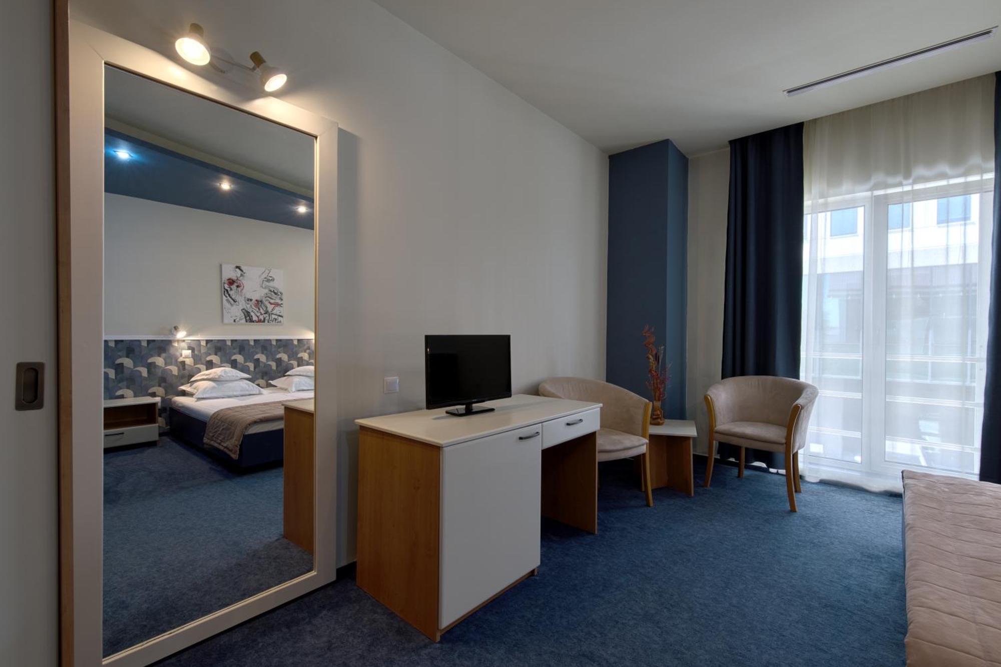 טימישוארה Hotel Torontal מראה חיצוני תמונה