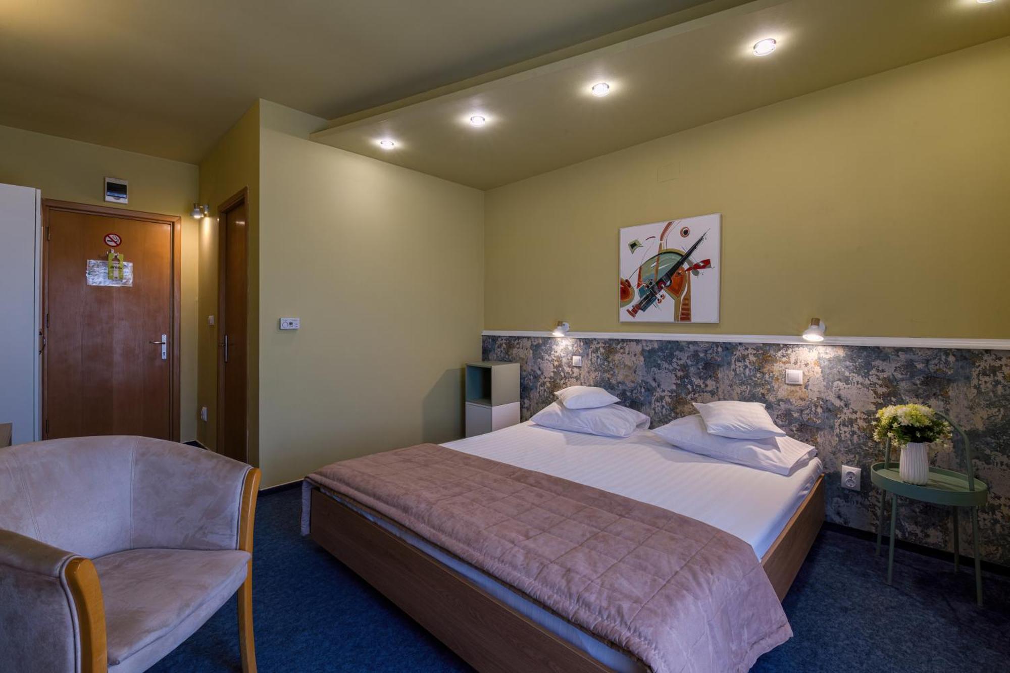 טימישוארה Hotel Torontal מראה חיצוני תמונה