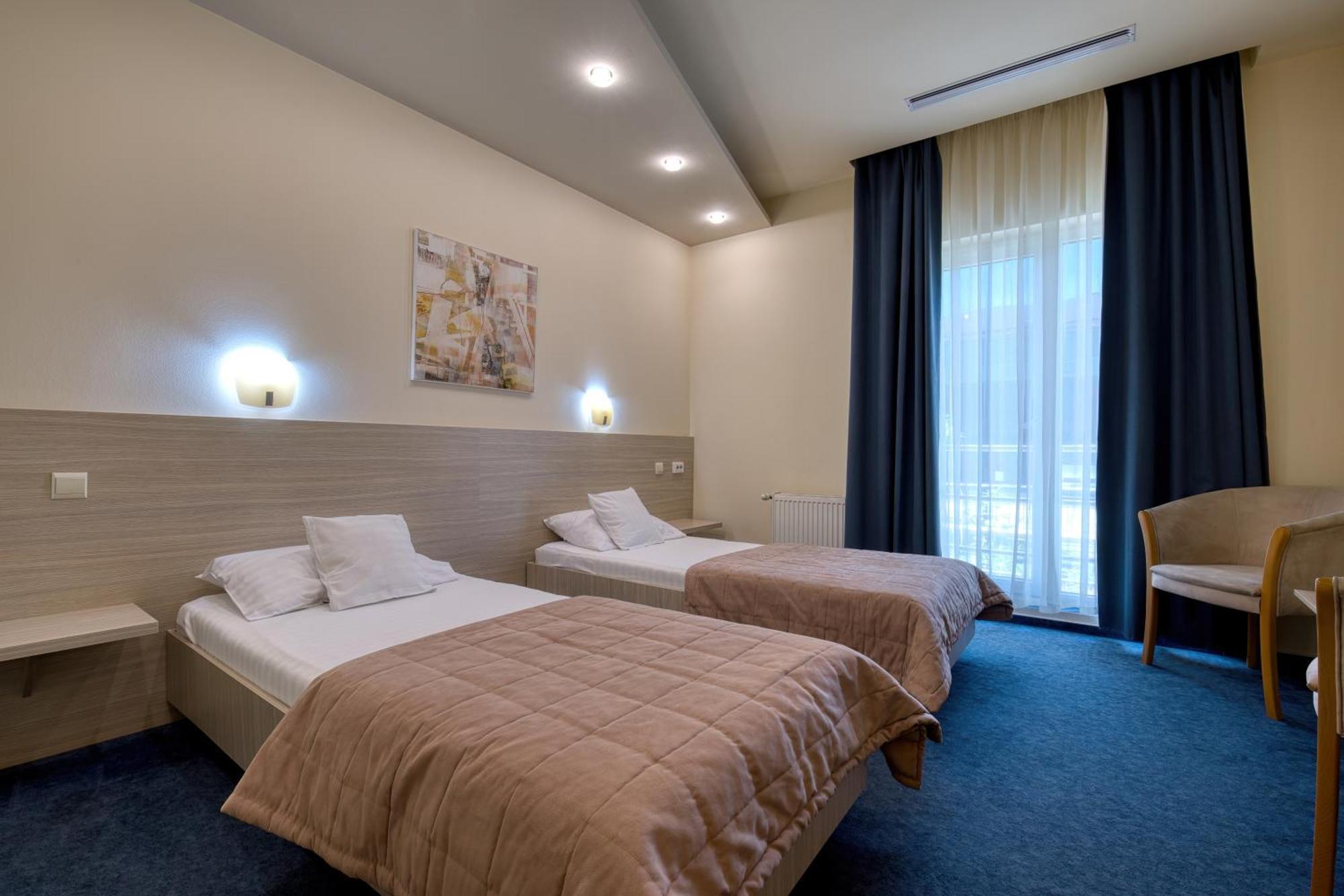 טימישוארה Hotel Torontal מראה חיצוני תמונה