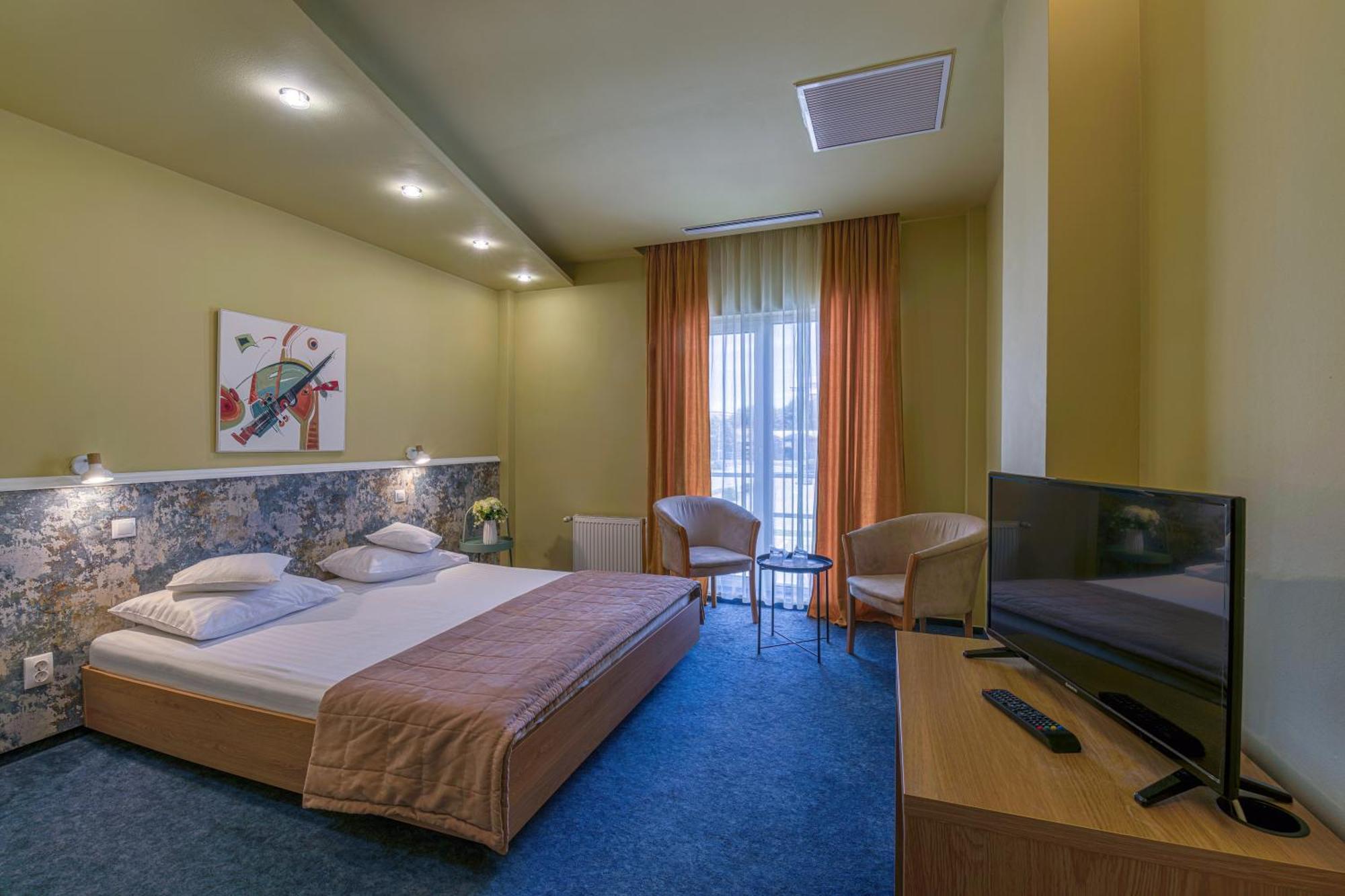 טימישוארה Hotel Torontal מראה חיצוני תמונה