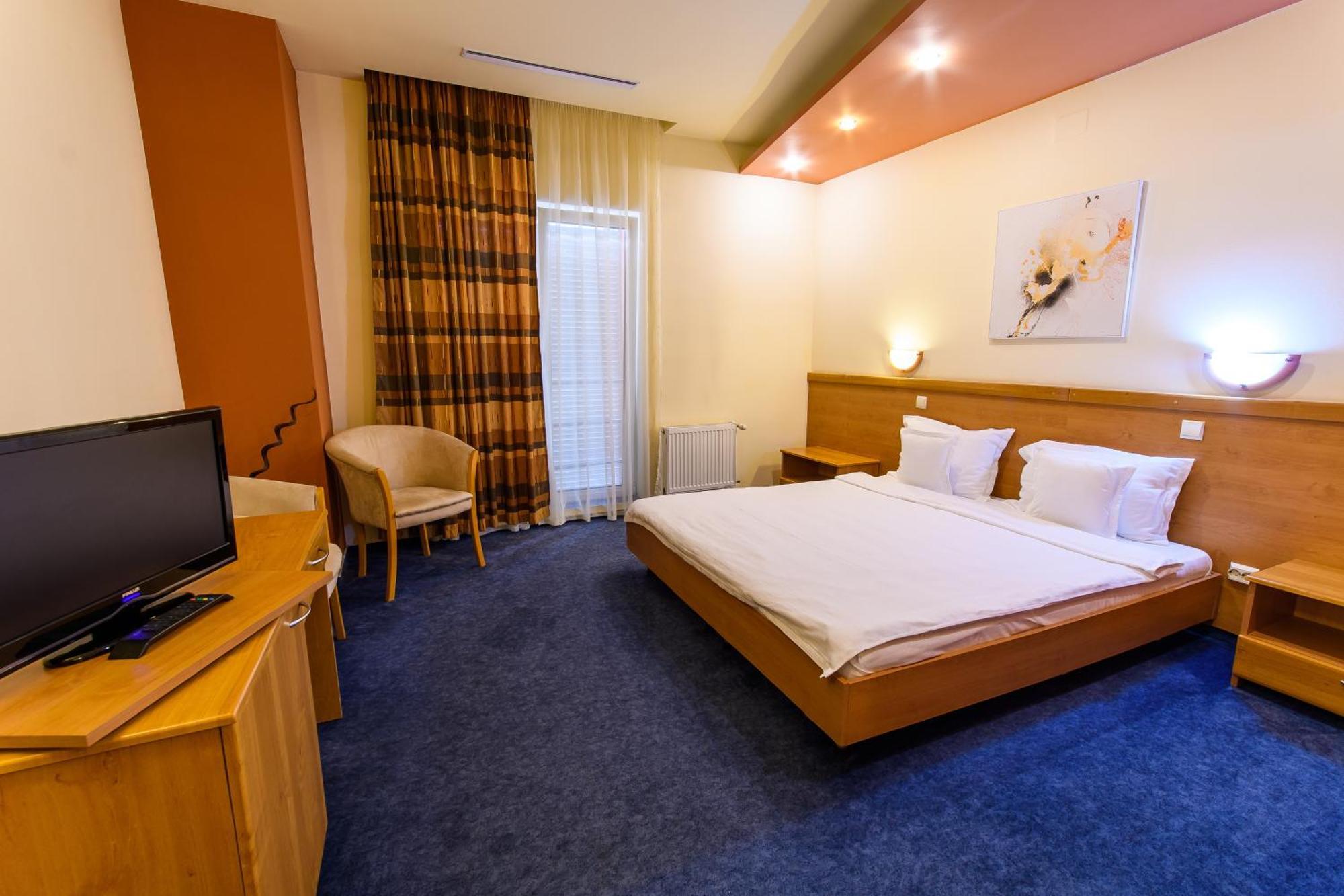 טימישוארה Hotel Torontal מראה חיצוני תמונה
