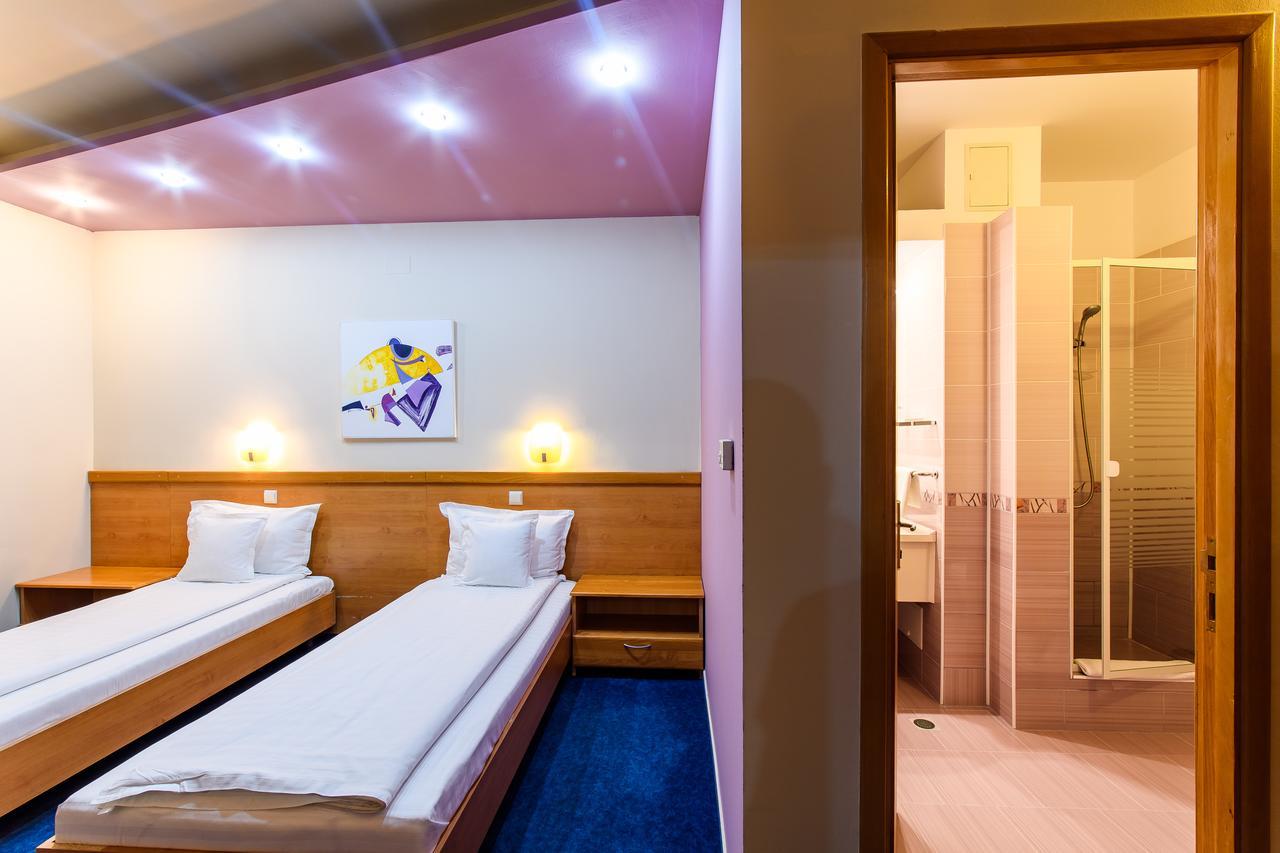טימישוארה Hotel Torontal מראה חיצוני תמונה