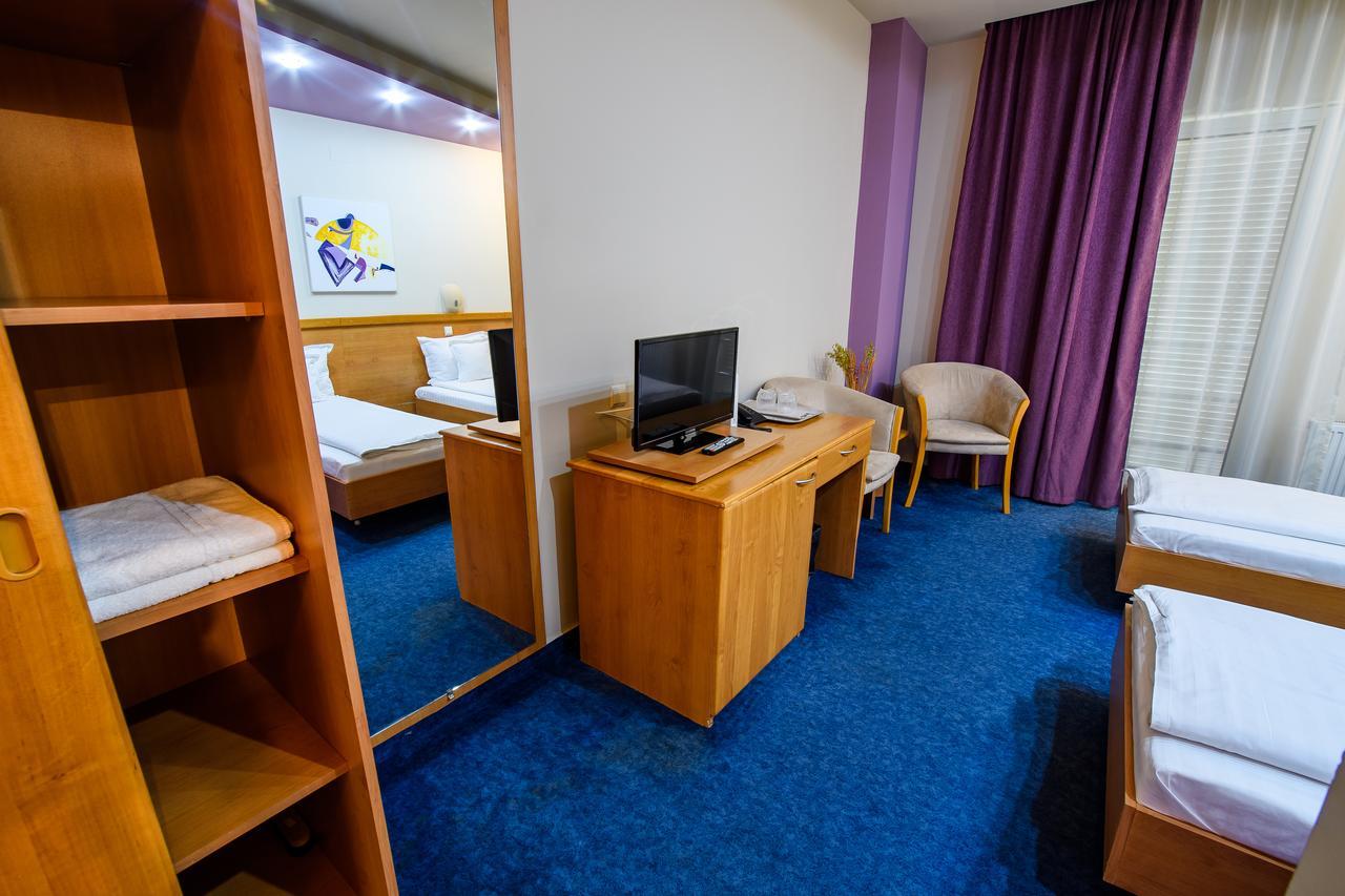 טימישוארה Hotel Torontal מראה חיצוני תמונה