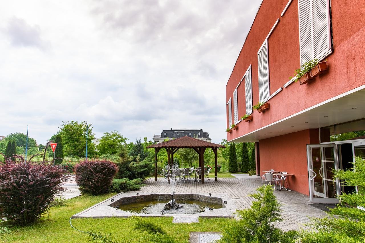 טימישוארה Hotel Torontal מראה חיצוני תמונה