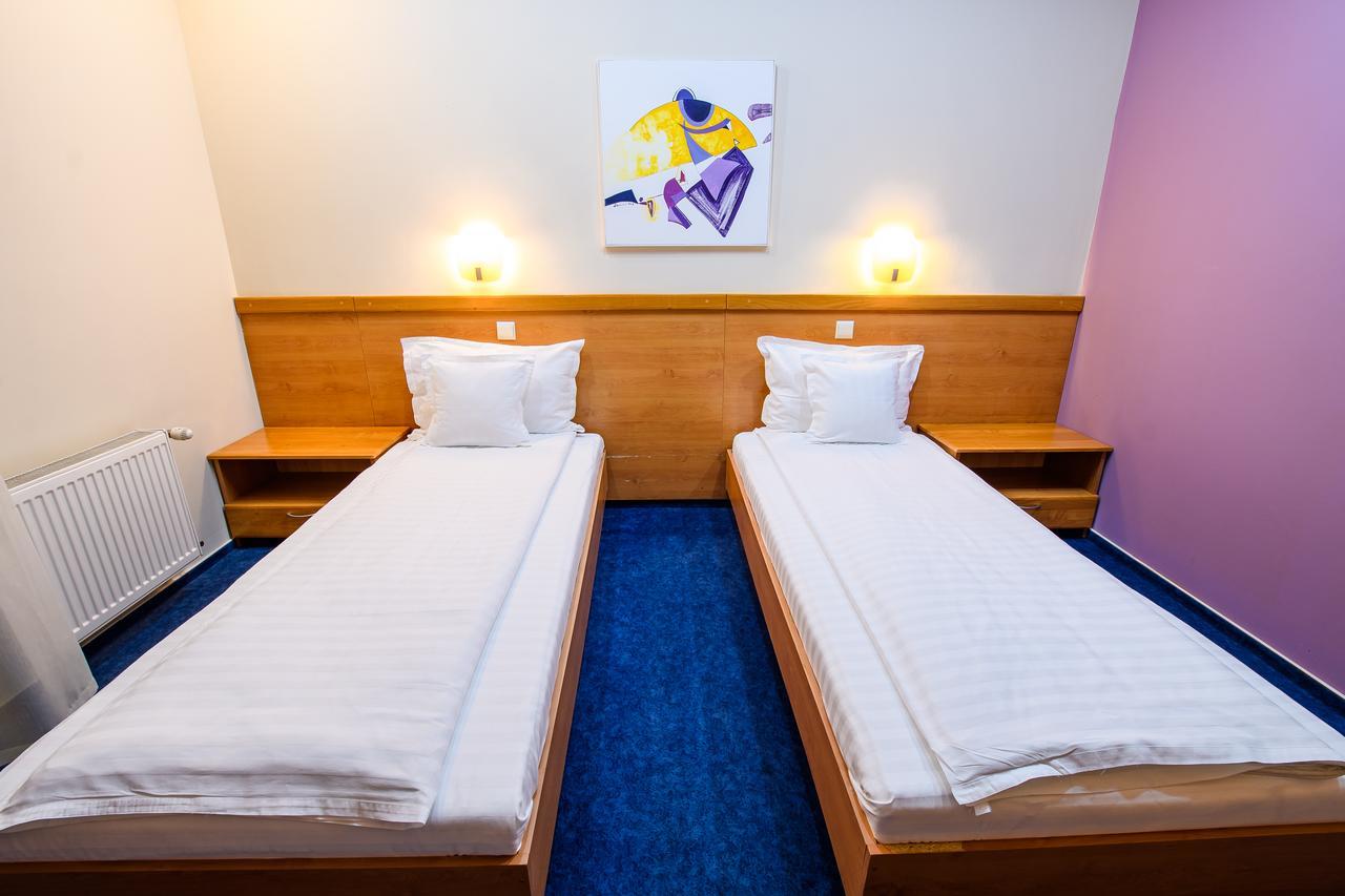 טימישוארה Hotel Torontal מראה חיצוני תמונה