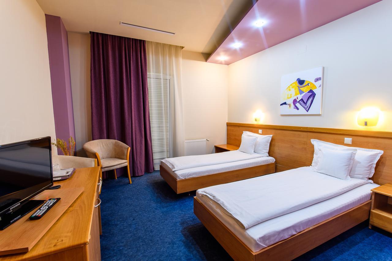 טימישוארה Hotel Torontal מראה חיצוני תמונה