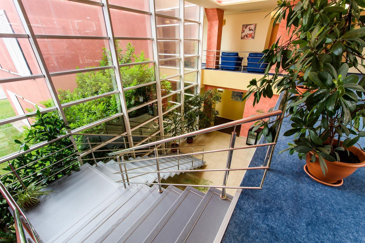טימישוארה Hotel Torontal מראה חיצוני תמונה