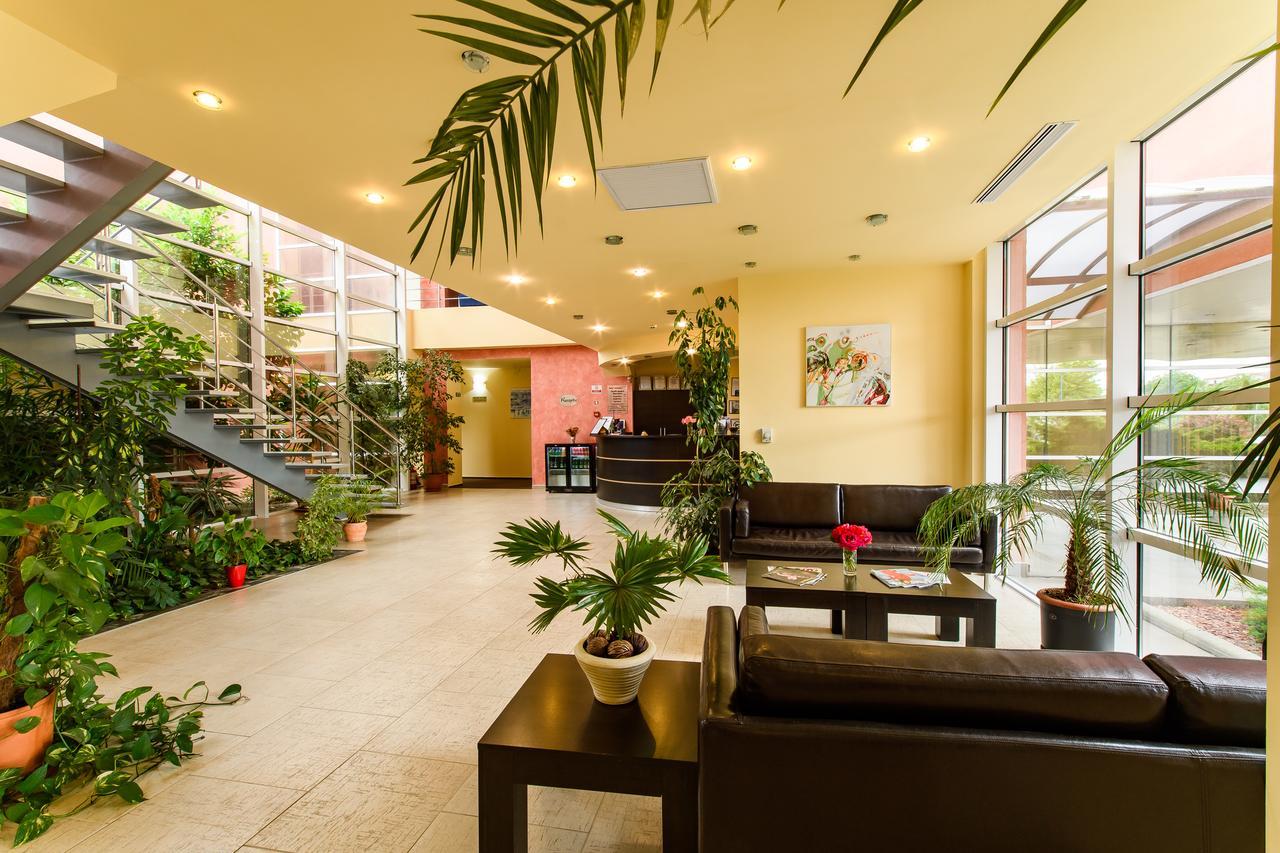 טימישוארה Hotel Torontal מראה חיצוני תמונה